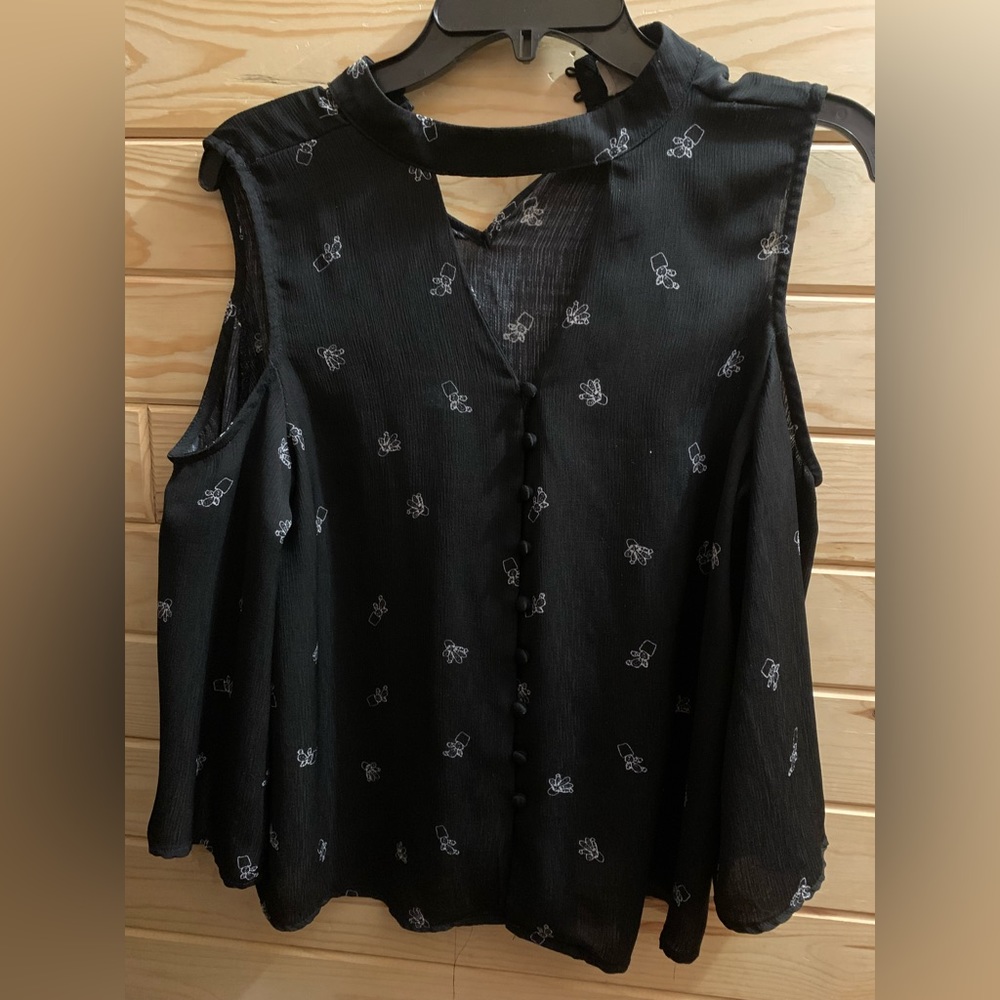 Black Cactus print blouse. Buttoned, v neck, open shoulder